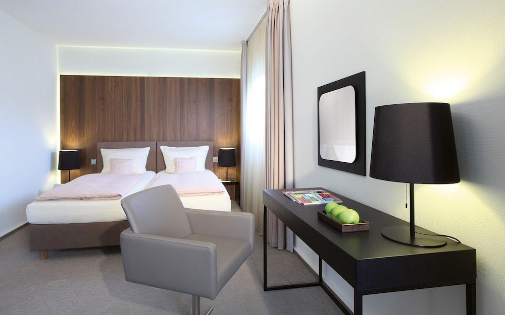 Hotel Lindner Airport 4*